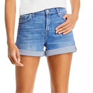 💙 7 For All Mankind💙 NWOT HighRise Rolled Denim Shorts in Shoreline. Size 31.